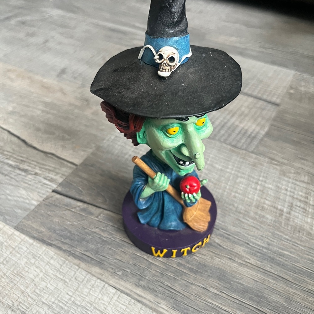 Halloween Head Knockers Neca Hand Painted witch Village Figure bobble head